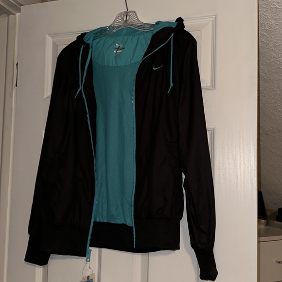 Nike Windbreaker - Picture 2 of 3